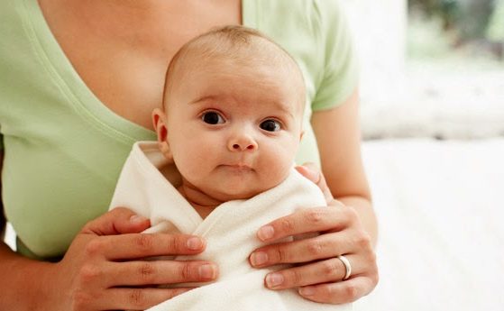 التقيؤ عند الرضع: ما هو الطبيعي ومتى يستدعي القلق؟ 3aa90ea19835f2d0773debf04c59deb764aea148