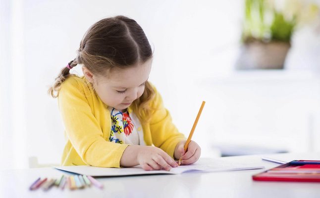 إليك كيفية تعليم الطفل الكتابة واهميتها Fe32e8bce25e02d9c991d77a1c65e404de92cf22