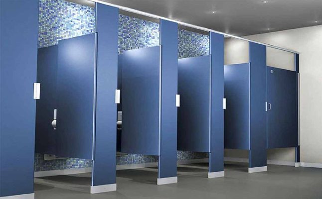 سبب تصميم ابواب الحمامات العامة قصيرة | 3a2ilati