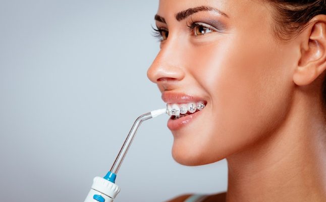 جهاز تنظيف الاسنان بالماء والليزر 3a2ilati