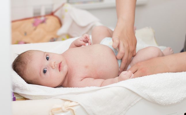 سبب البراز الاخضر عند الرضع وعلاجه 3a2ilati